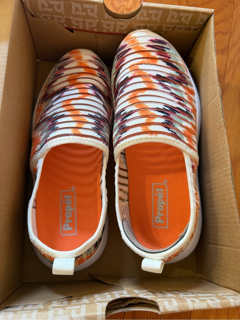 Propet Multicolor Abstract Print Slip On Comfort Sneakers Womens Size 6